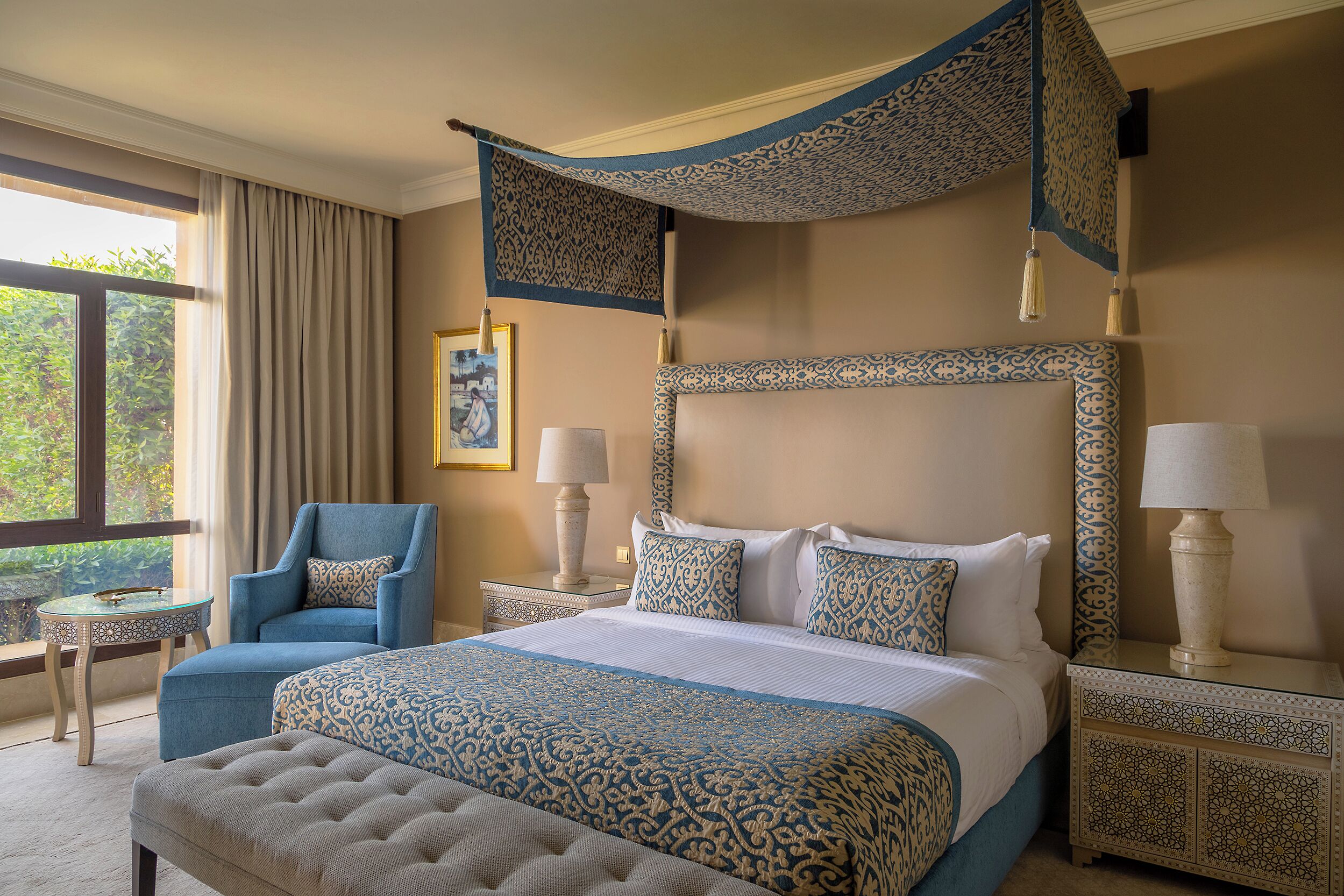 Hypo-allergenic bedding, minibar, in-room safe, desk