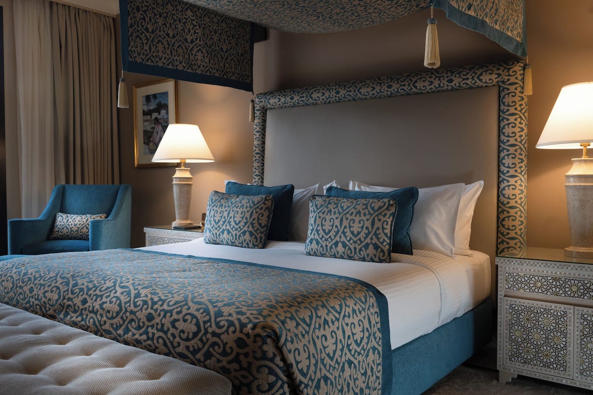 Ropa de cama hipoalergénica y minibar