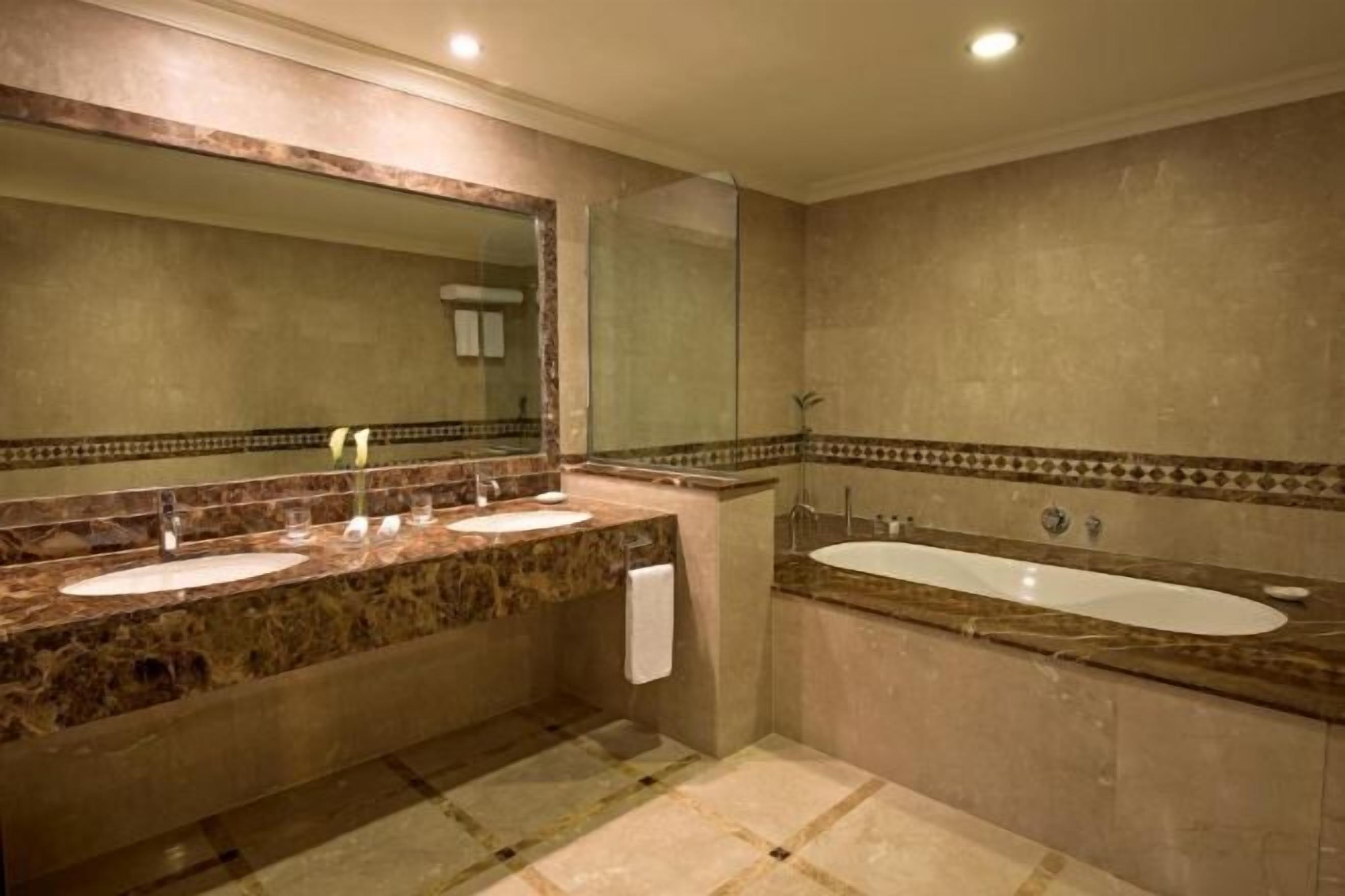 Bathtub, free toiletries, hair dryer, bathrobes
