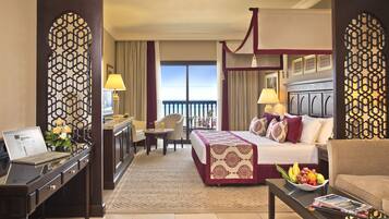 Hypo-allergenic bedding, minibar, in-room safe, desk