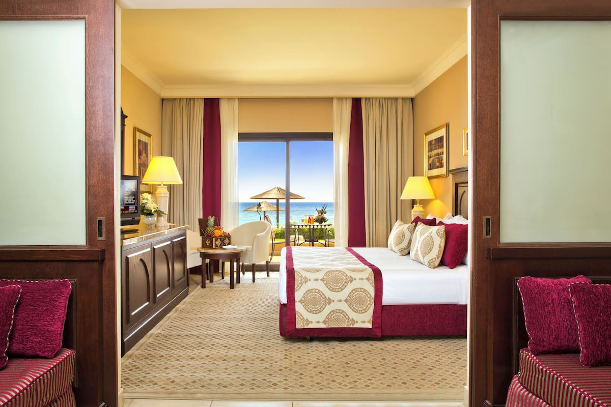 Hypo-allergenic bedding, minibar, in-room safe, desk