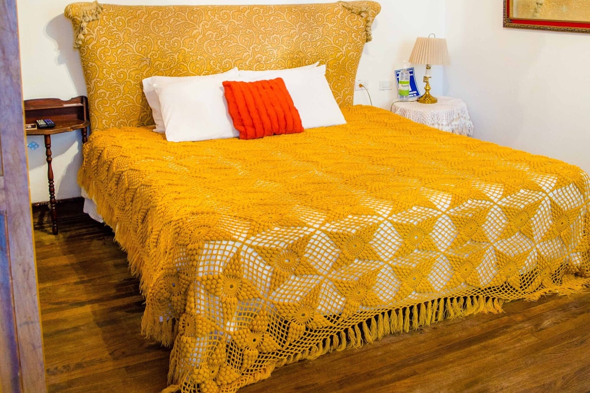 Traditional Room | Iron/ironing board (on request), WiFi (free), individually decorated