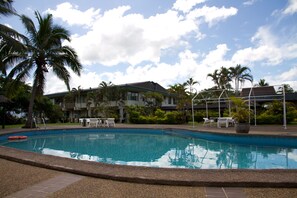 Outdoor pool - Tanoa Apartments (Nadi)