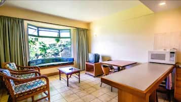 ์ํํธ, ์นจ์ค 1๊ฐ | ๊ฑฐ์ค | TV