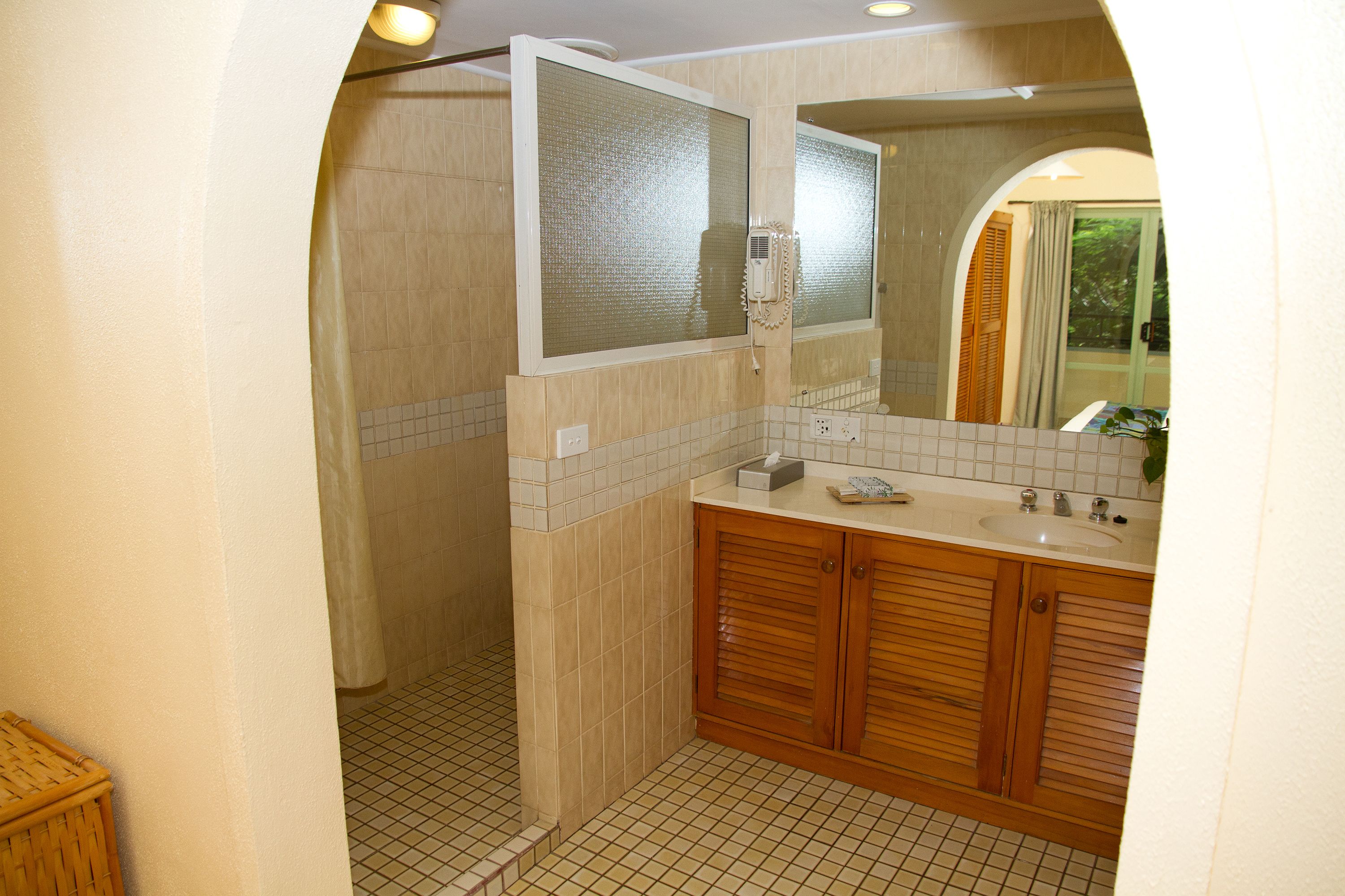 Shower, free toiletries, hair dryer, towels
