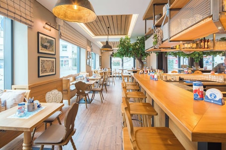 Breakfast, lunch, dinner served; German cuisine