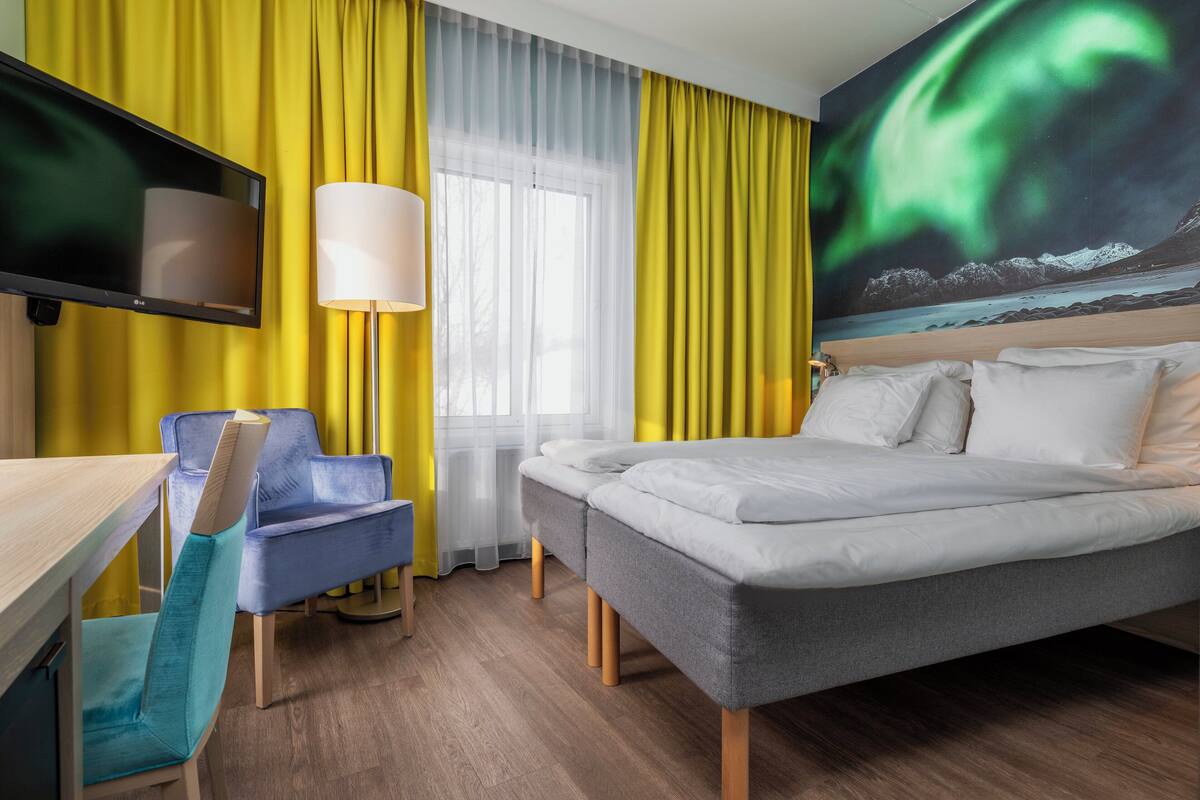 minibar, soundproofing, free wifi, bed sheets