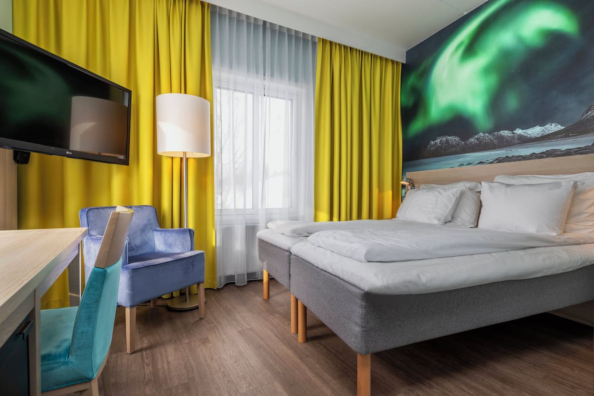 Minibar, sistema de insonorización, wifi gratis y ropa de cama