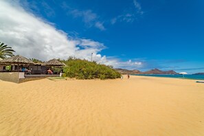 On the beach, beach bar - Hotel Porto Santo & Spa (Porto Santo)