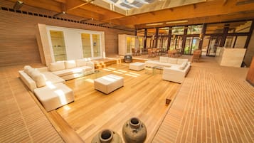 Türkisches Bad/Hamam, Körperbehandlungen, Warmsteinmassagen