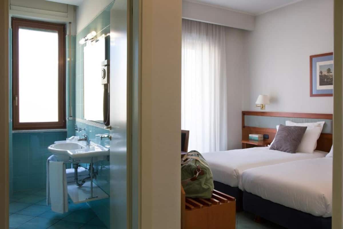 1 bedroom, hypo-allergenic bedding, minibar, in-room safe