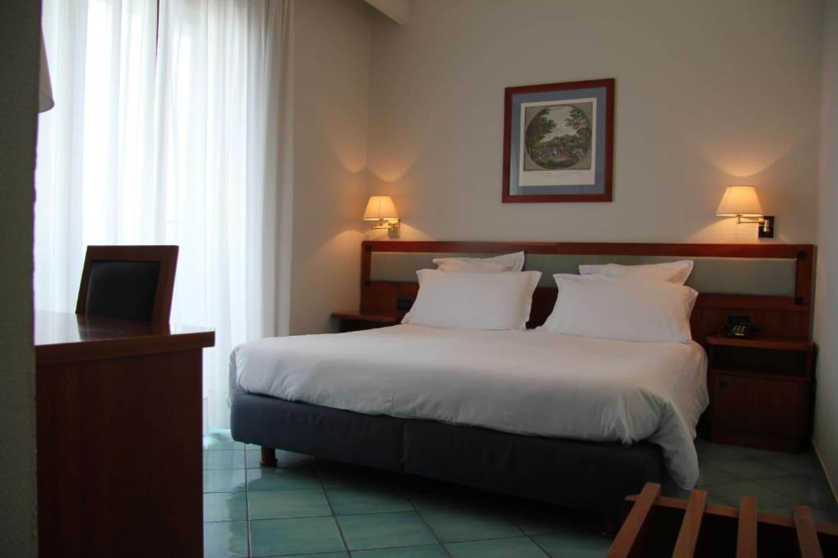 雙人或雙床房, 陽台, 附屬建築 | 低過敏寢具、迷你吧、客房內保險箱、隔音