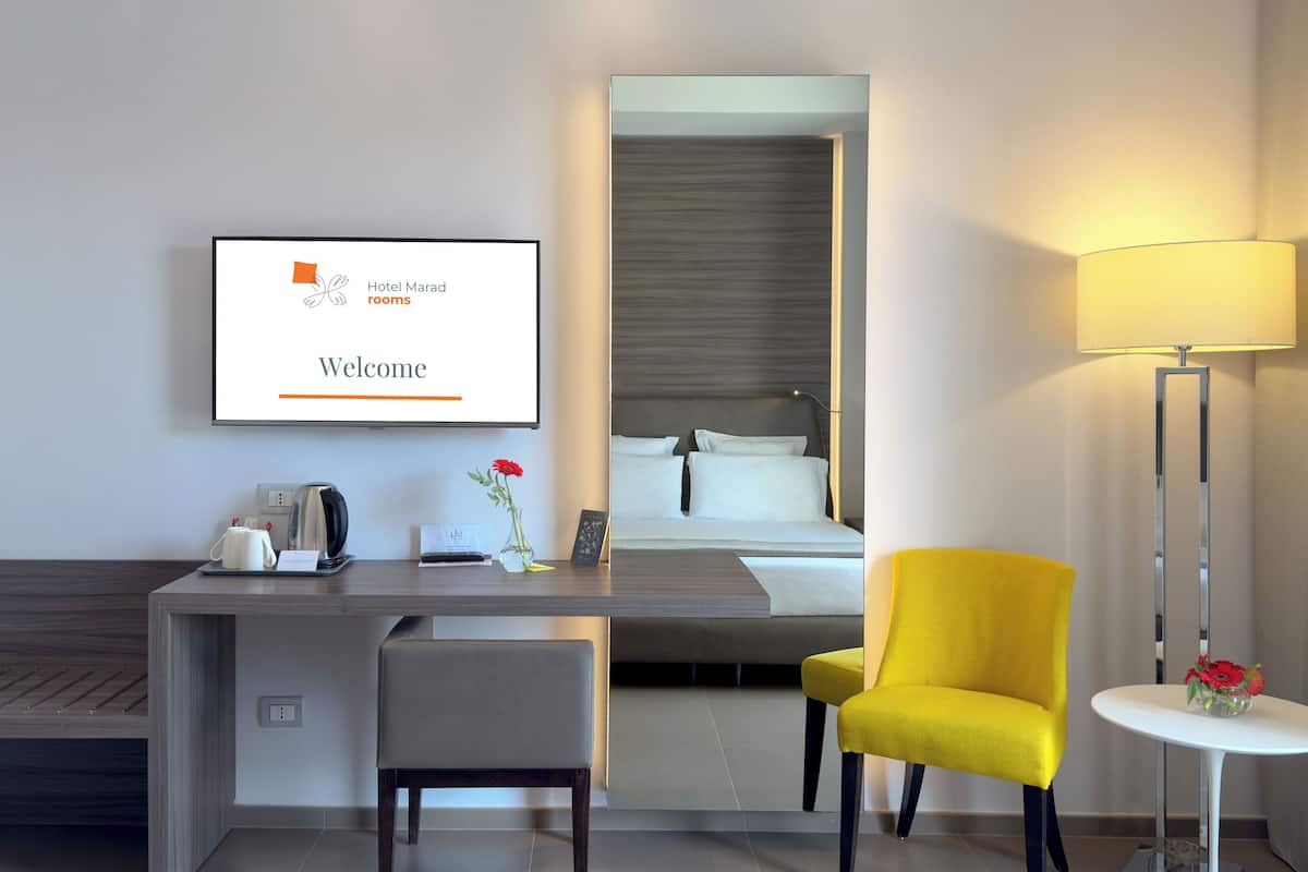 1 bedroom, hypo-allergenic bedding, minibar, in-room safe