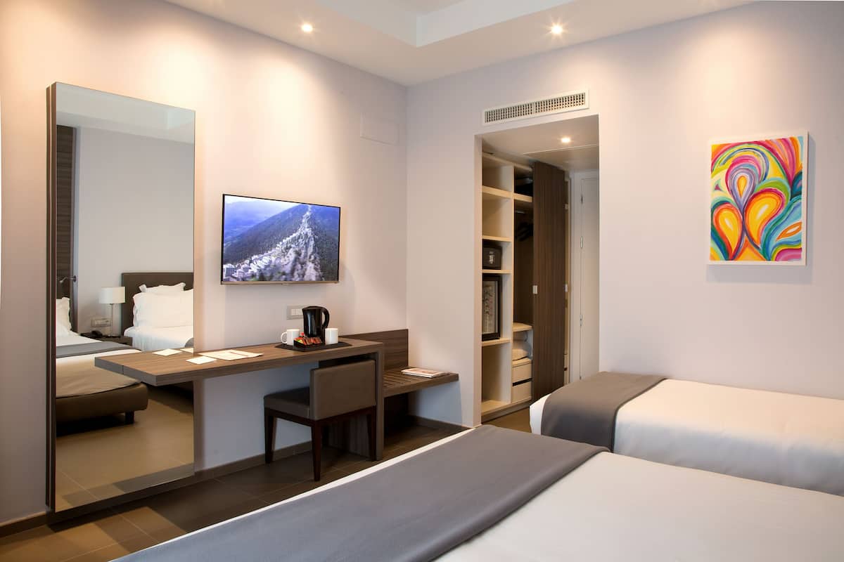 1 bedroom, hypo-allergenic bedding, minibar, in-room safe