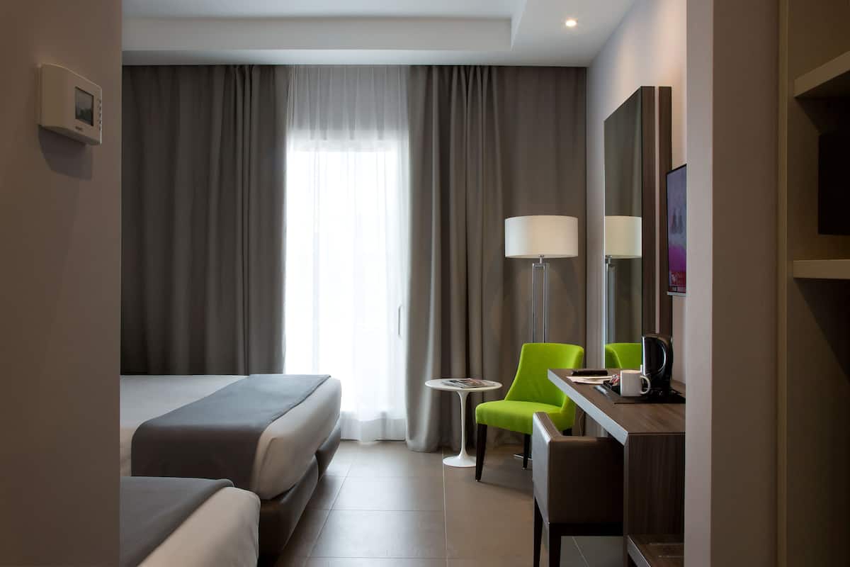 1 bedroom, hypo-allergenic bedding, minibar, in-room safe