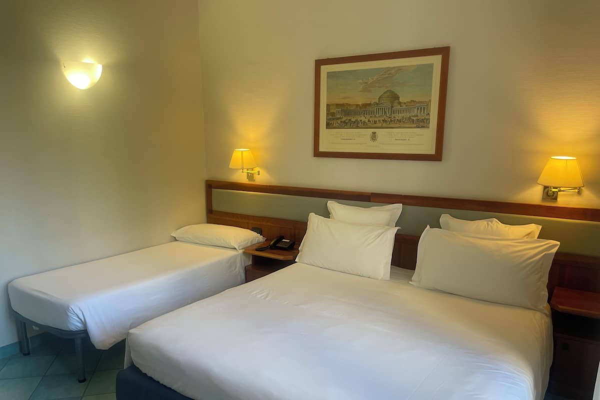1 bedroom, hypo-allergenic bedding, minibar, in-room safe