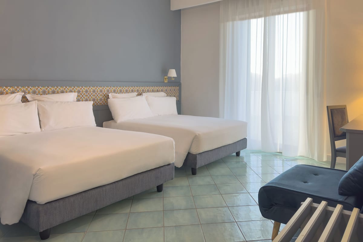 1 bedroom, hypo-allergenic bedding, minibar, in-room safe