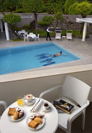 四人房, 泳池景观 | 客房景观