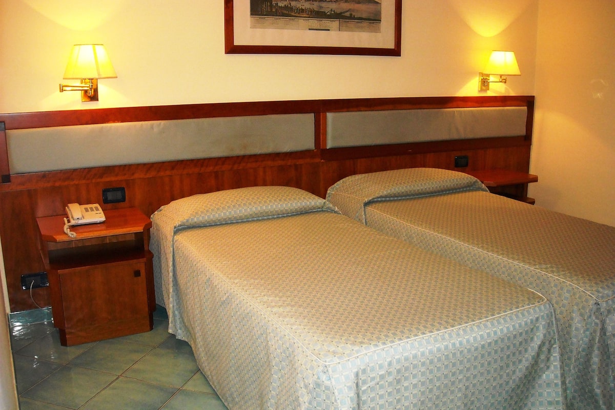 1 bedroom, hypo-allergenic bedding, minibar, in-room safe