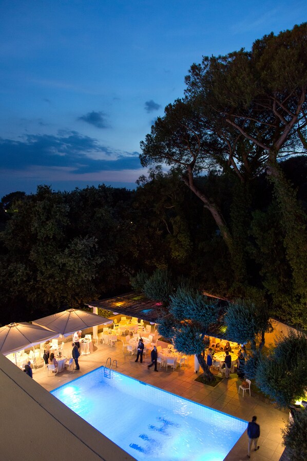 Seasonal outdoor pool, open 9:30 AM to 6:30 PM, pool umbrellas