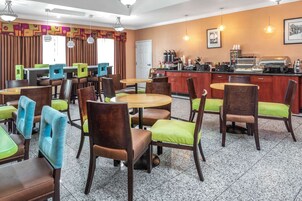 Desayuno continental incluido todos los d ías 