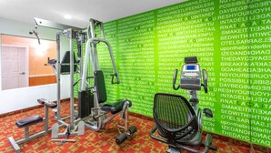 A gym with exercise equipment, a treadmill, and a wall with motivational text. - La Quinta Inn & Suites by Wyndham St. Augustine (St. Augustine)