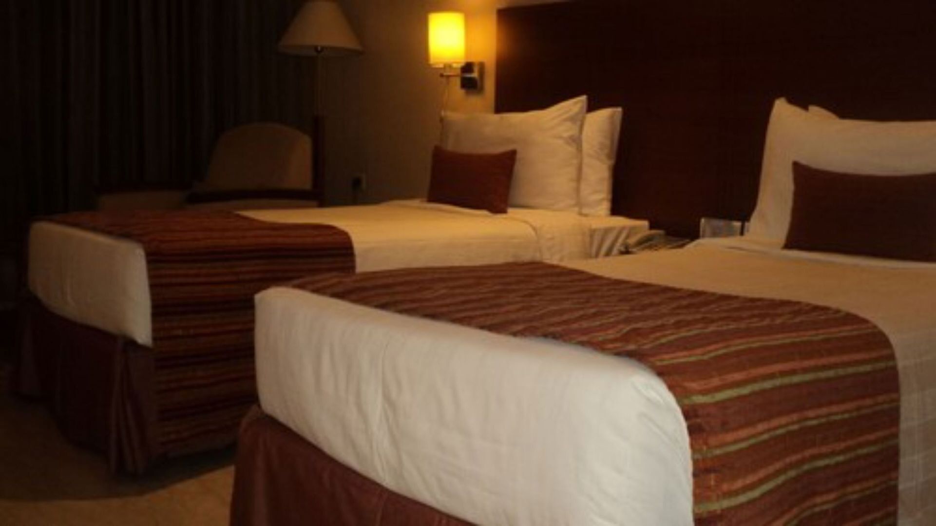 Ropa de cama de alta calidad y minibar 