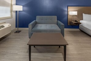 Quarto luxo, 1 cama King, para não fumantes | Roupas de cama premium, camas com colchões pillow-top, escrivaninha