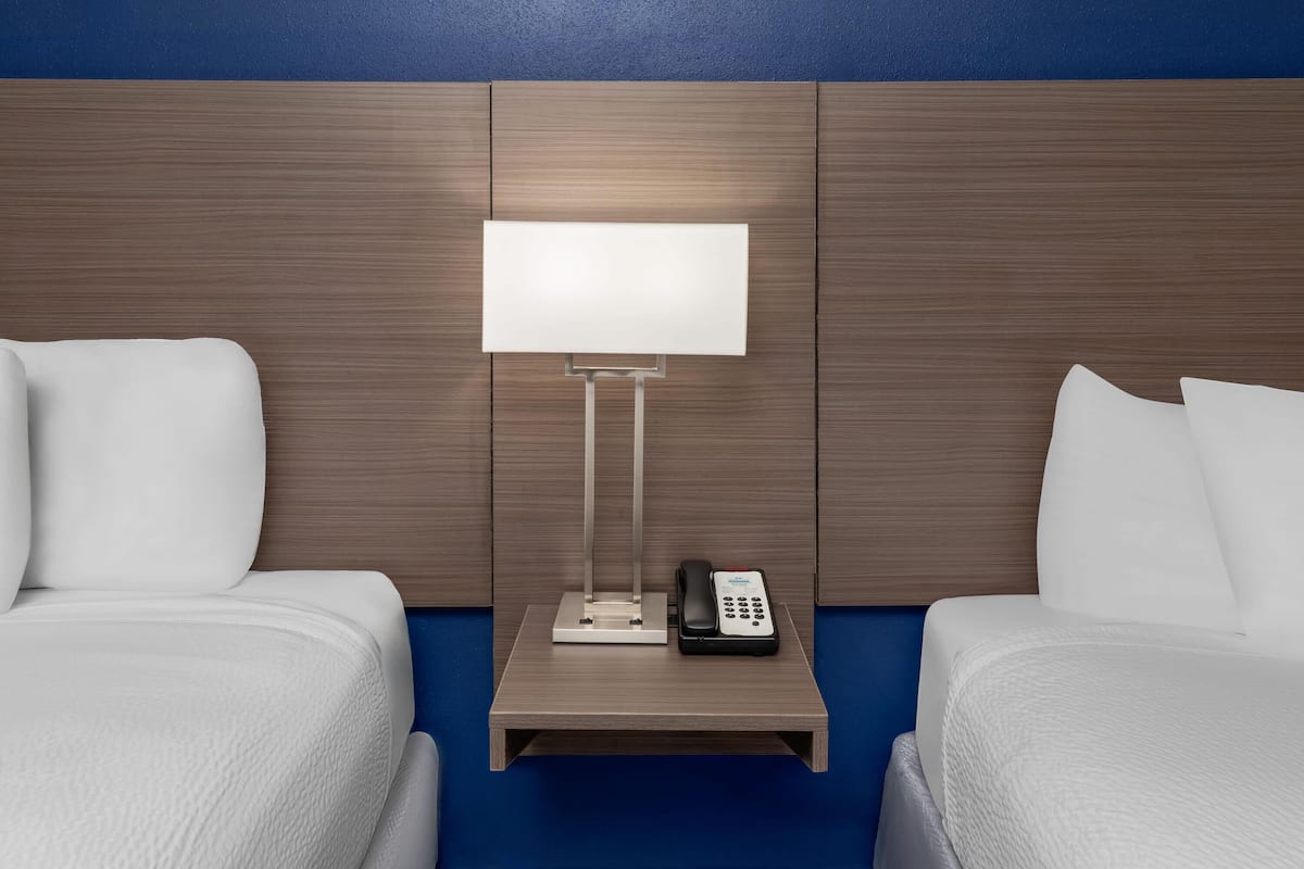 Zimmer, 2 Queen-Betten, Nichtraucher | Hochwertige Bettwaren, Pillowtop-Betten, Schreibtisch