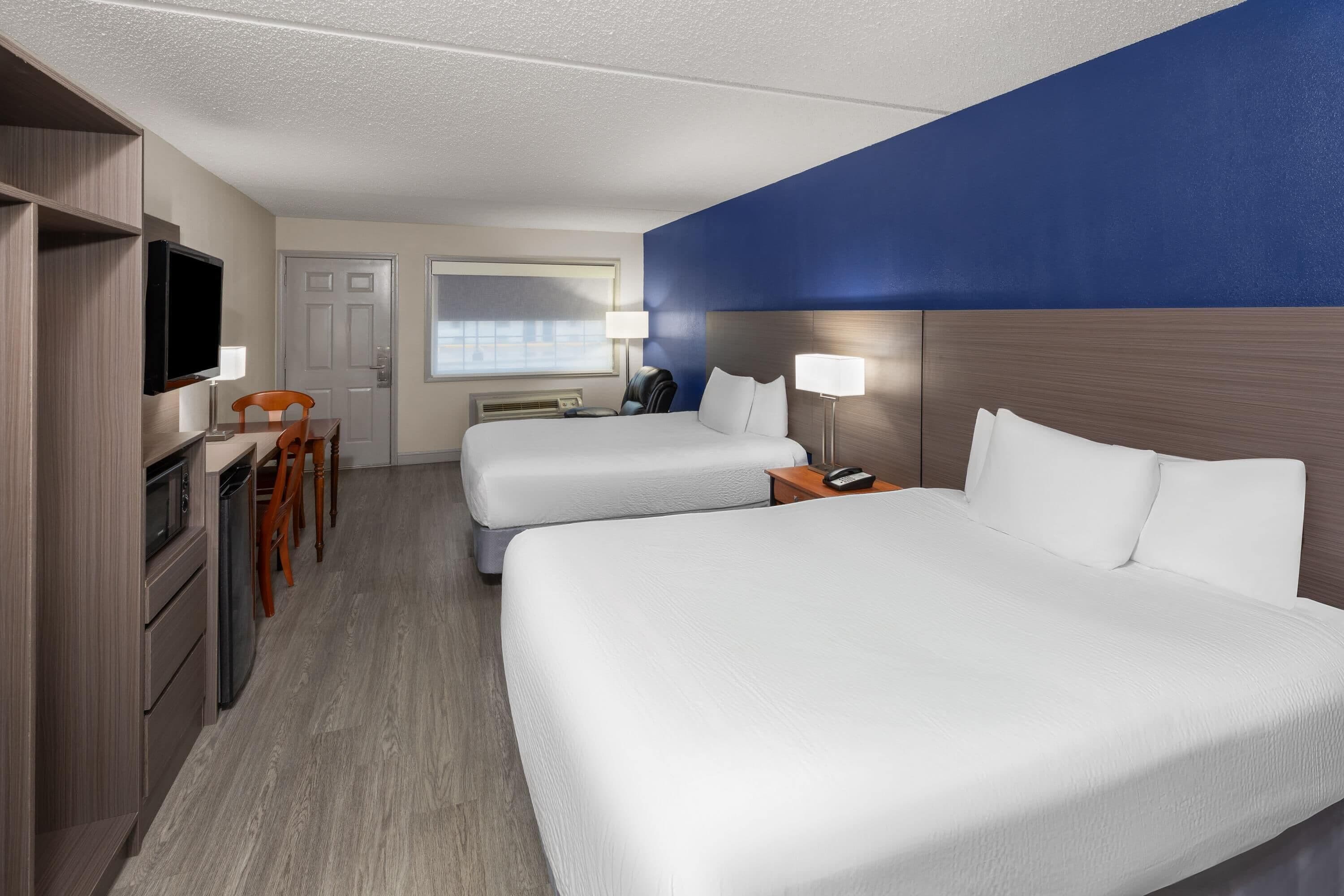Room, 2 Queen Beds, Non Smoking (Mobility/Hearing, Roll-in shower)