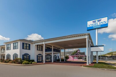Angel Inn Near IMAX, a Travelodge by Wyndham