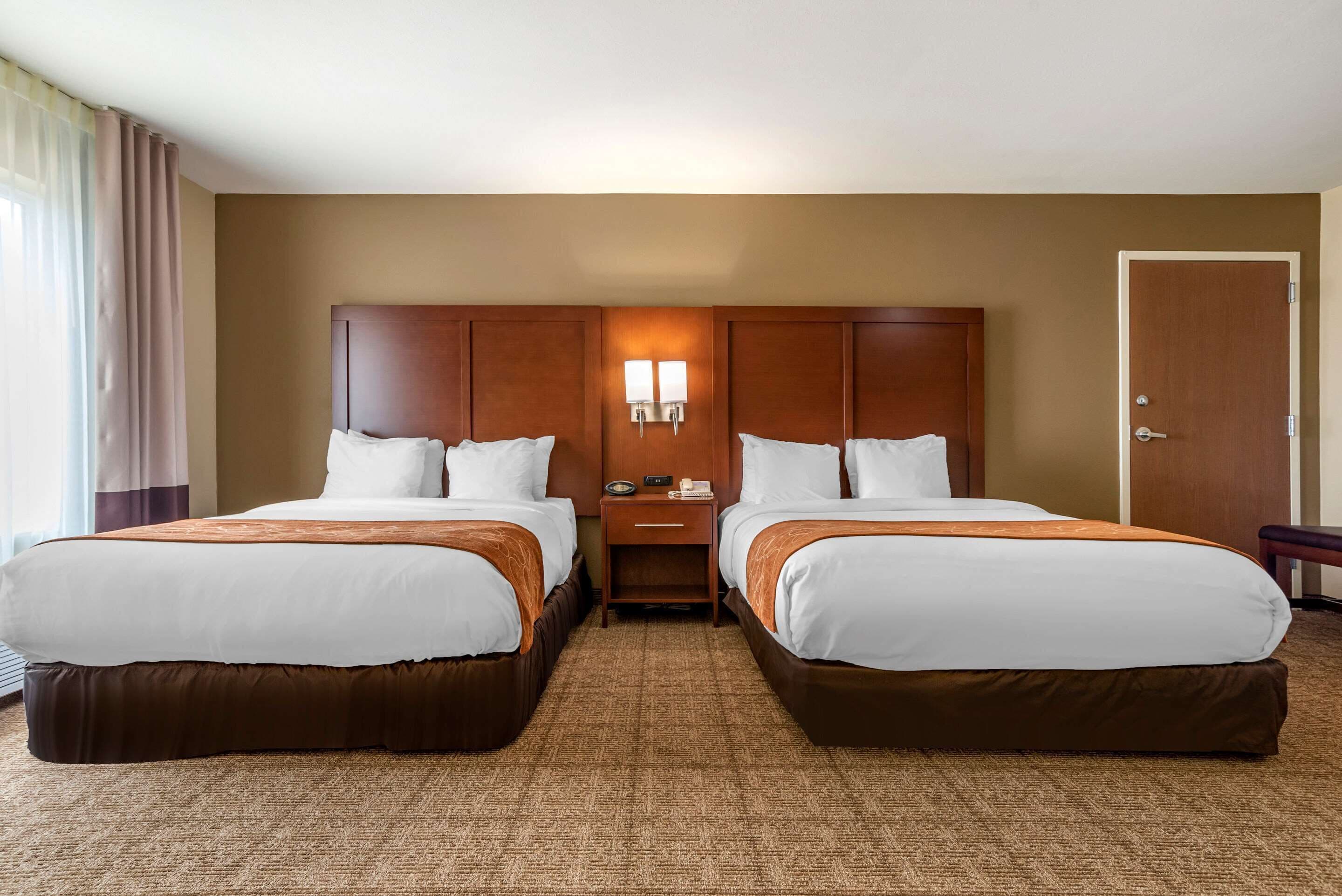 suite, multiple beds, accessible, non smoking | in-room safe, desk, iron/ironing board, free cots/infant beds
