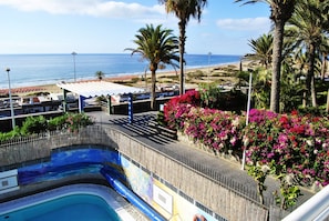 Apartamento superior, 1 quarto (Vistas al océano) | 1 quarto, edredons de pluma