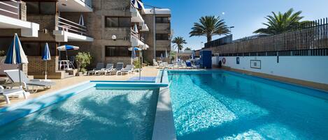 Outdoor pool, open 9:00 AM to 7:00 PM, pool umbrellas, pool loungers
