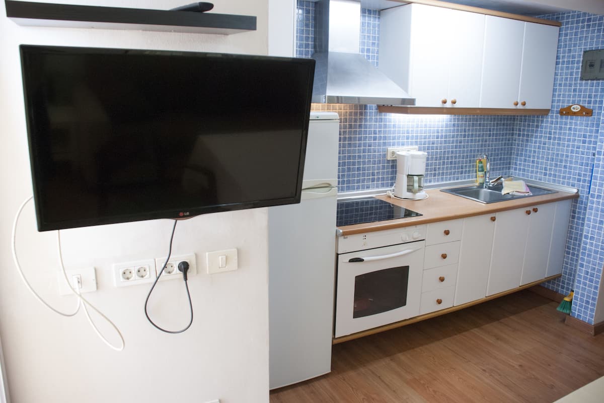 Coffee/tea maker, full-size fridge, microwave (on request), oven