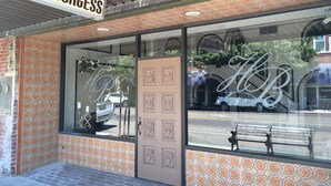 A hotel entrance with a sign reading "HOTEL BURGESS". - Hotel Burgess (Reedley)