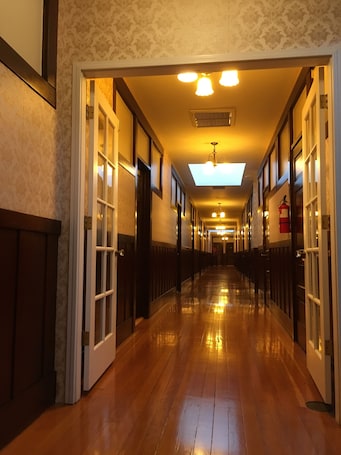 Pasillo. Hotel Burgess