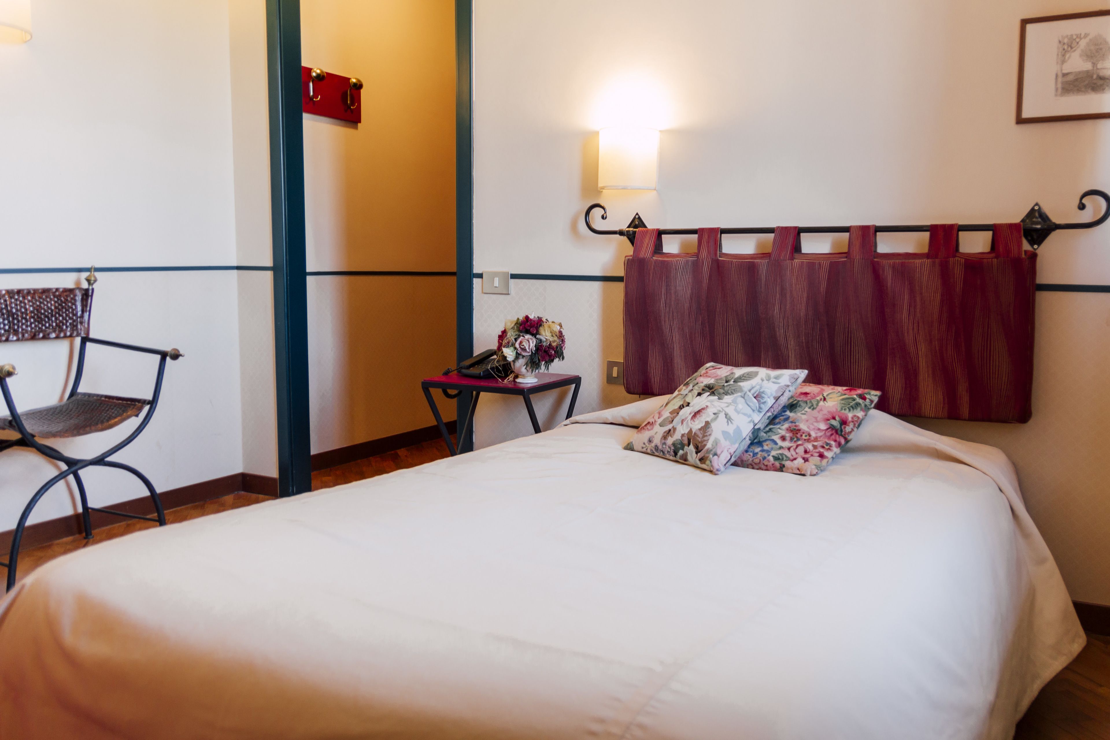 single room | 1 bedroom, down duvets, minibar, in-room safe