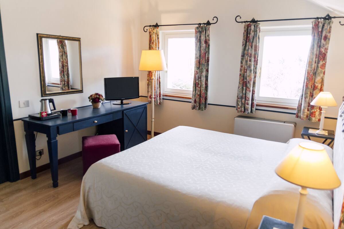 Down comforters, minibar, in-room safe, desk