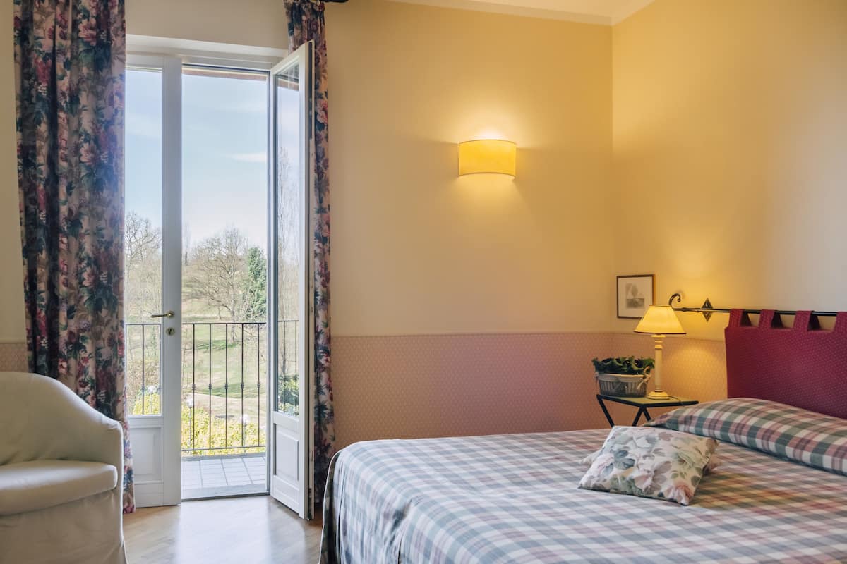 1 bedroom, down duvets, minibar, in-room safe