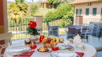 Free daily continental breakfast