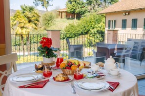 Free daily continental breakfast
