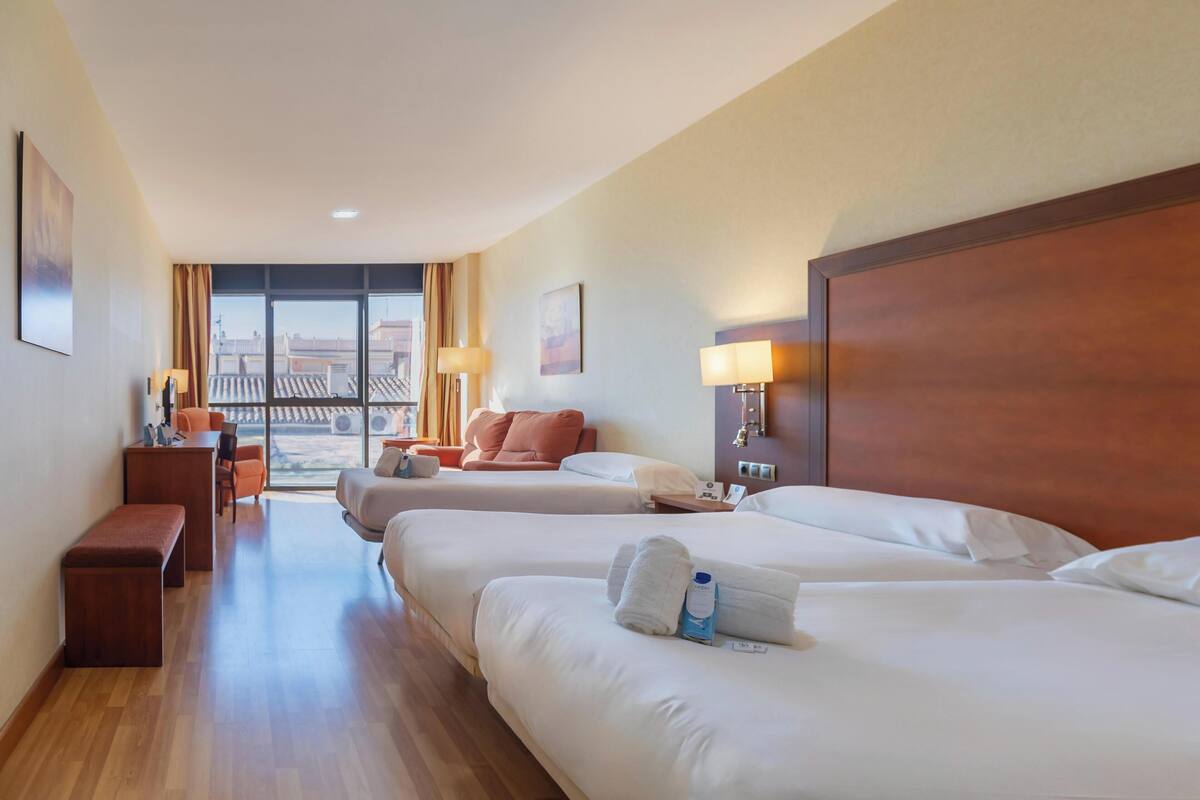 Triple Room | 1 bedroom, in-room safe, desk, blackout drapes