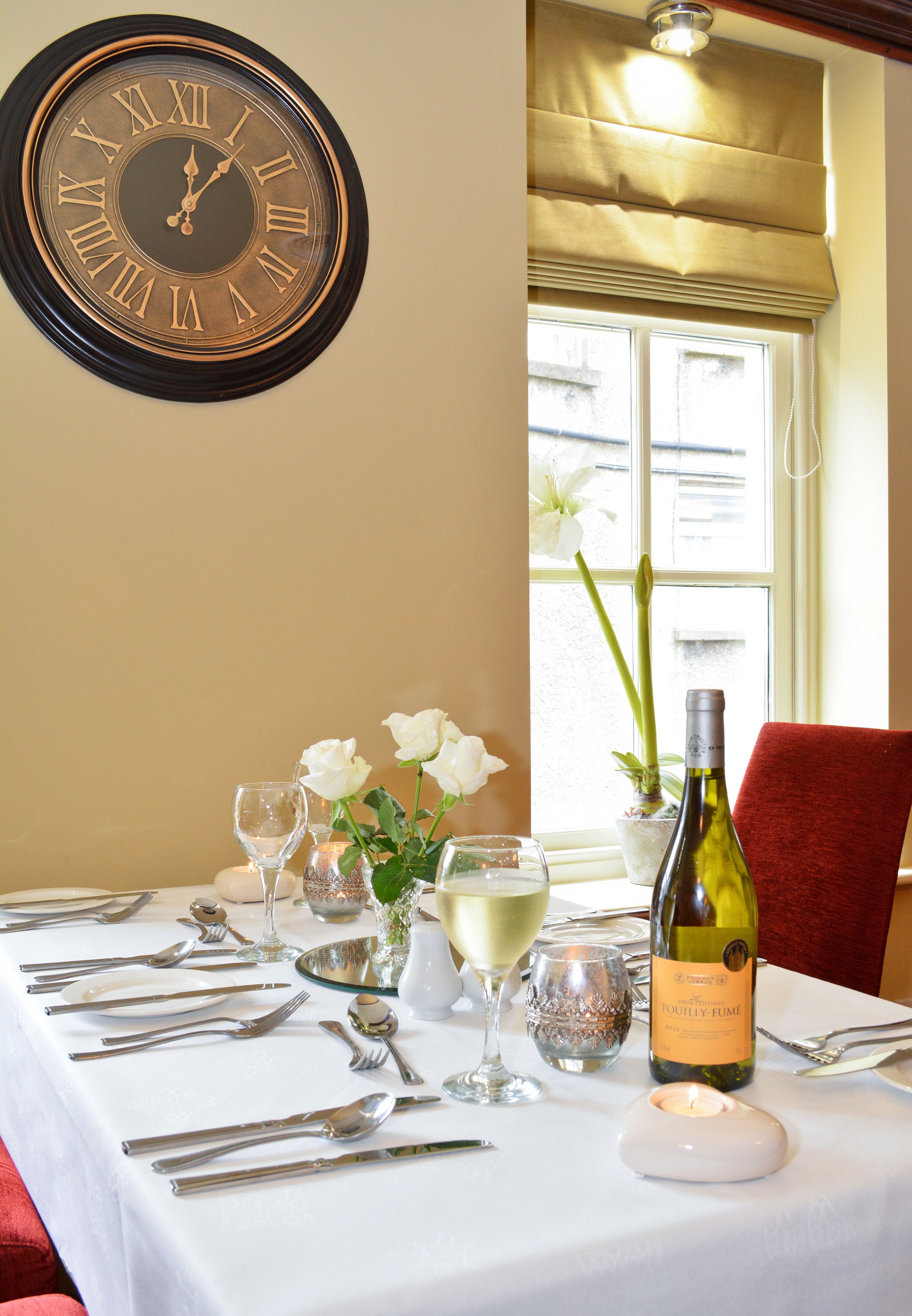 breakfast, lunch and dinner served