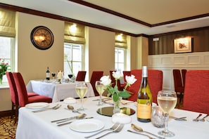 Breakfast, lunch and dinner served  - Hotel Newport (Newport)