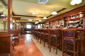 Bar (on property) - Hotel Newport (Newport)