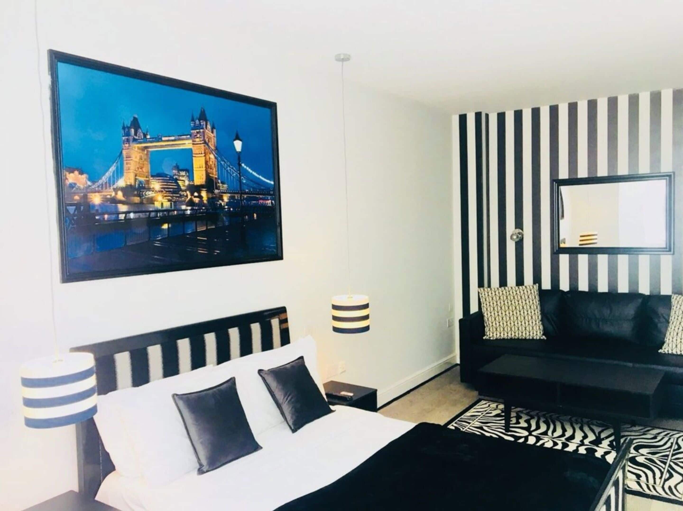 Family Studio | In-room safe, individually decorated, soundproofing, iron/ironing board