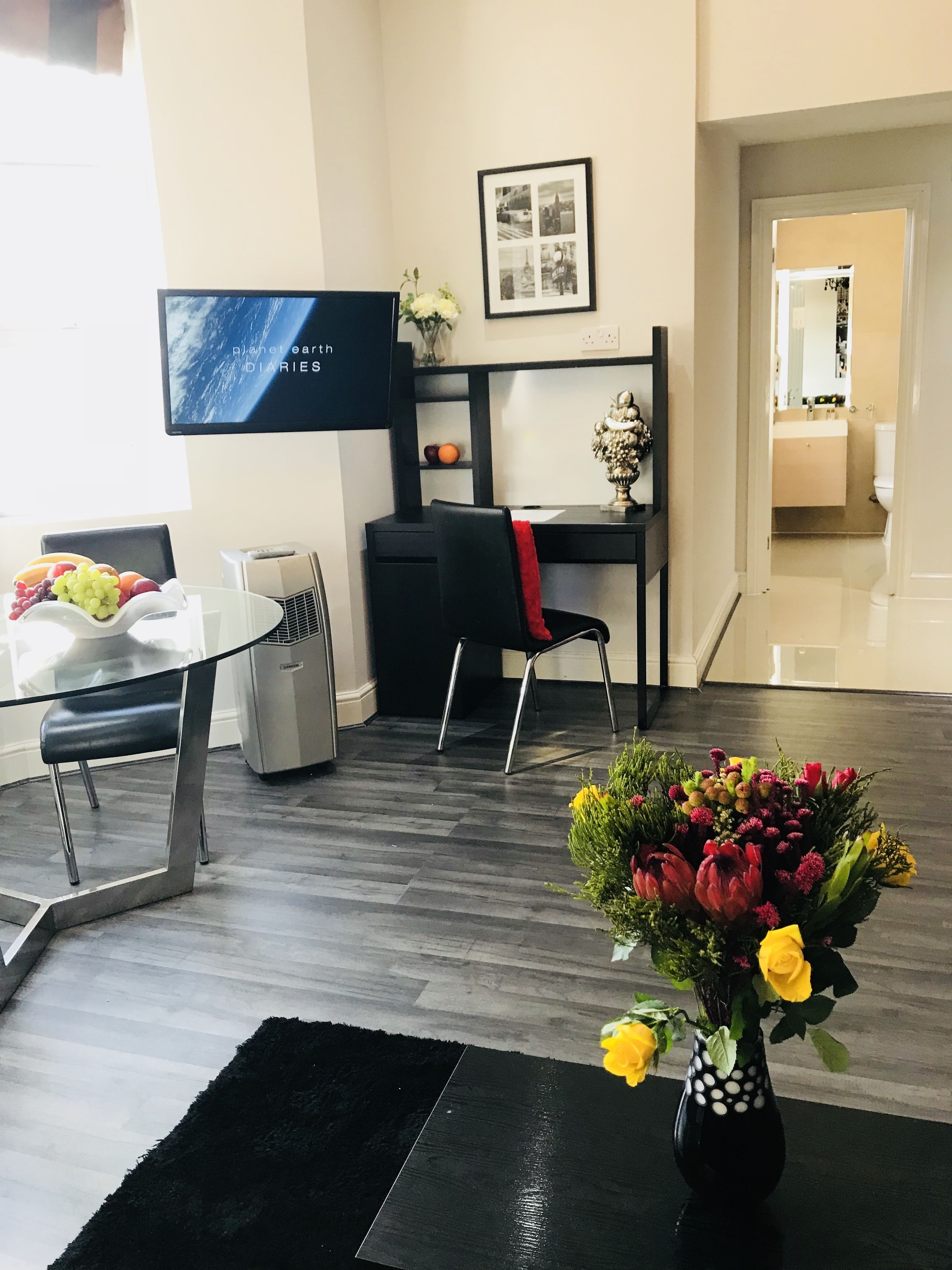 Family Studio | Living area | Flat-screen TV, DVD player