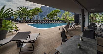 Lake Front Hotel Mirage