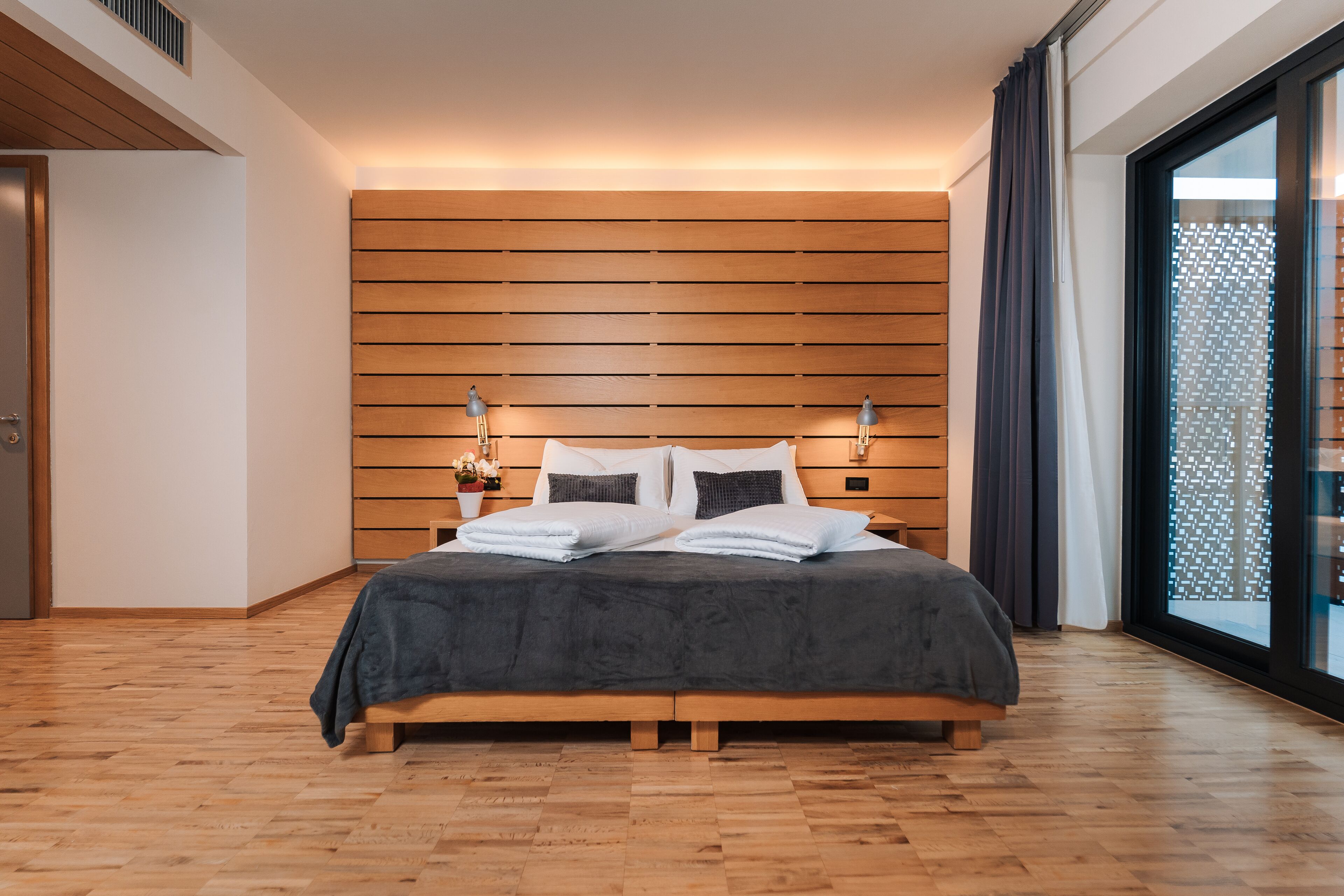 1 bedroom, hypo-allergenic bedding, down duvets, pillow-top beds